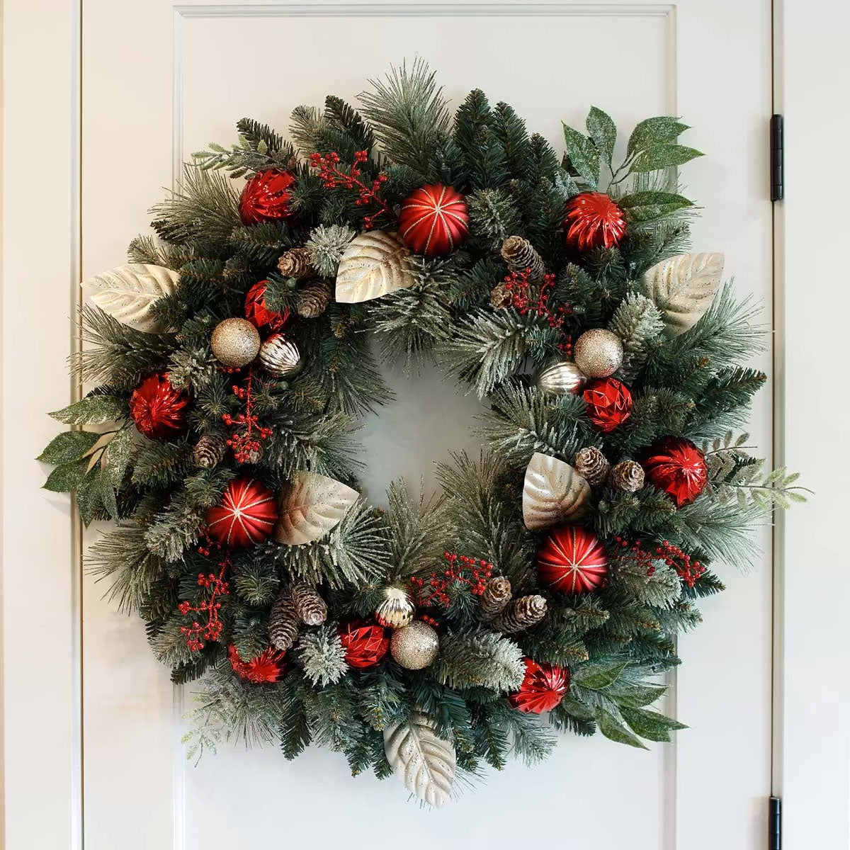 CG Hunter 30 Inch Christmas Wreath Red
