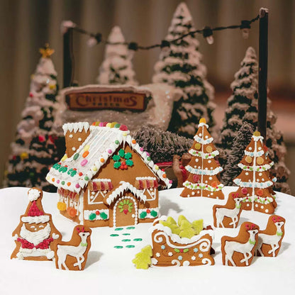 Gingerbread House with Santa, Sleigh & Tree Kit 1.74kg